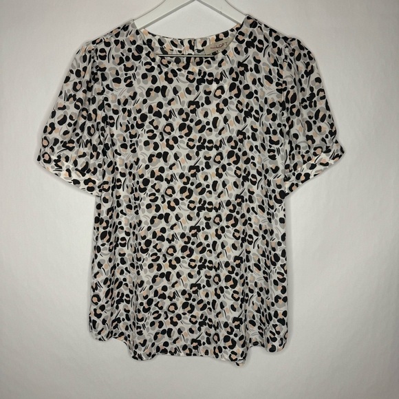 NWT LOFT Pattern Short Sleeve Blouse, Buttons Down the Back - Picture 1 of 7